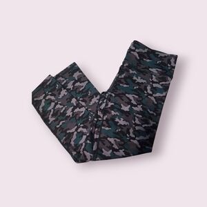 Powerhold Fabletics Camouflage Capri Leggings Xsmall